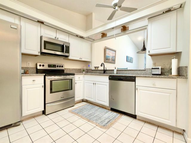 10975 Dolphin Palm Court B, Boynton Beach, FL 33437