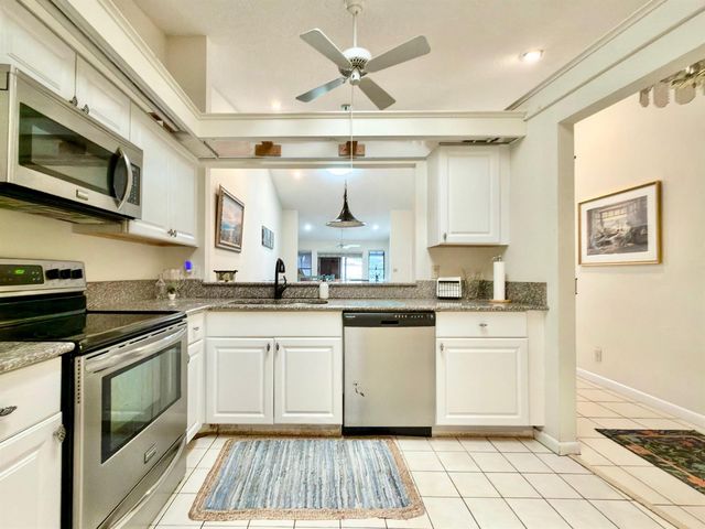 10975 Dolphin Palm Court B, Boynton Beach, FL 33437