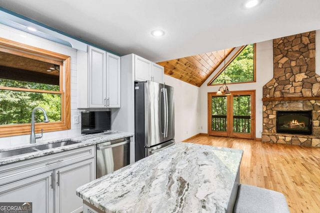 977 Tarheel Drive W, Murphy, NC 28906
