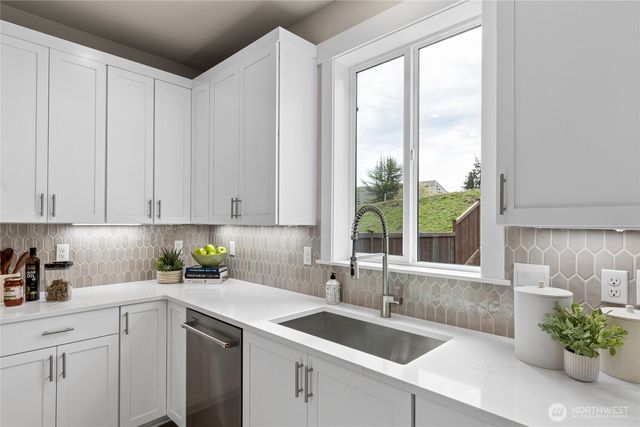23735 SE 49th Street, Issaquah, WA 98027