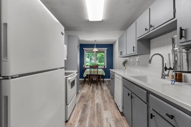 91 Birnamwood Drive, Burnsville, MN 55337