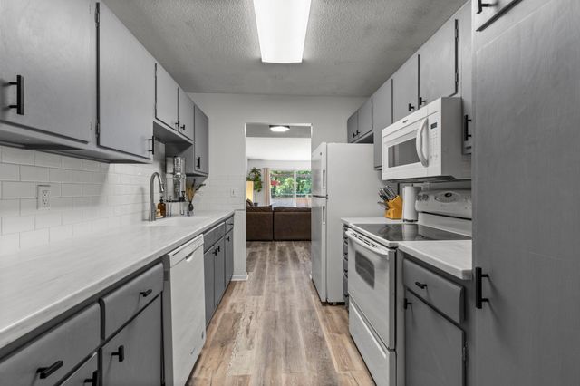 91 Birnamwood Drive, Burnsville, MN 55337