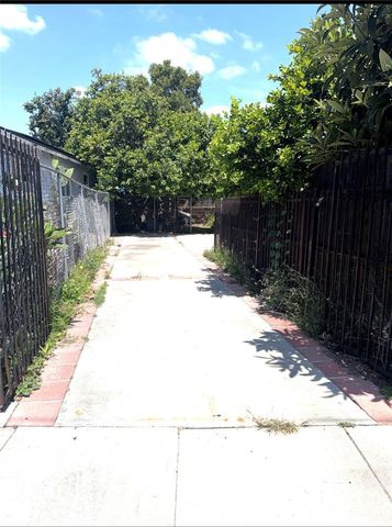 13517 S Willowbrook Avenue, Compton, CA 90222