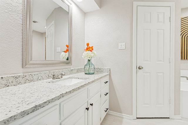 4201 High Mesa Court, Arlington, TX 76016