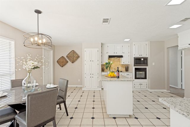 4201 High Mesa Court, Arlington, TX 76016