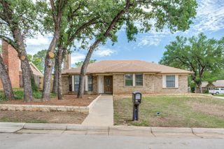 4201 High Mesa Court, Arlington, TX 76016