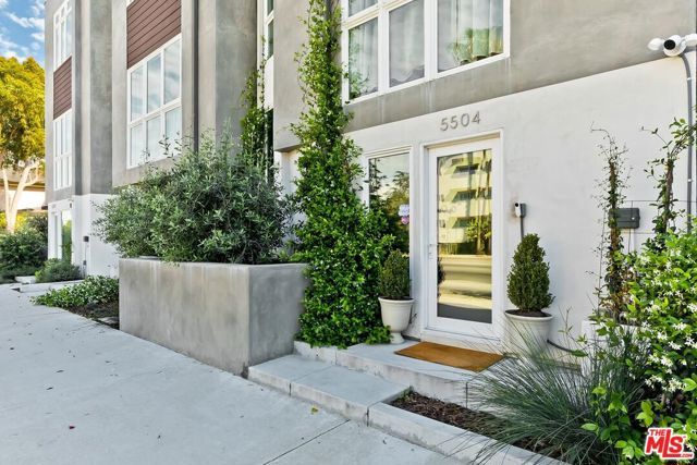 5504 W Olympic Boulevard, Los Angeles, CA 90036