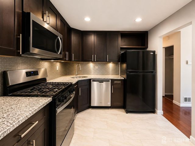 500 DANBURY Lane, East Brunswick, NJ 08816