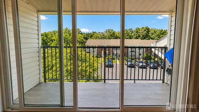 500 DANBURY Lane, East Brunswick, NJ 08816