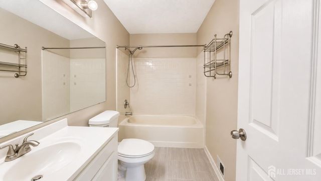 500 DANBURY Lane, East Brunswick, NJ 08816