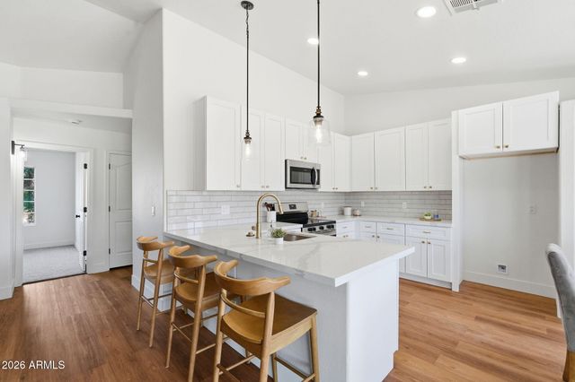 999 W 18TH Avenue, Apache Junction, AZ 85120