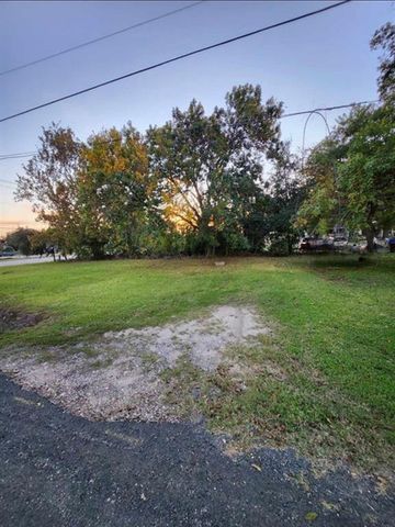 405 Crockett Street, Texas City, TX 77591