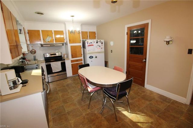 220 Charlotte DR, Portsmouth, VA 23701