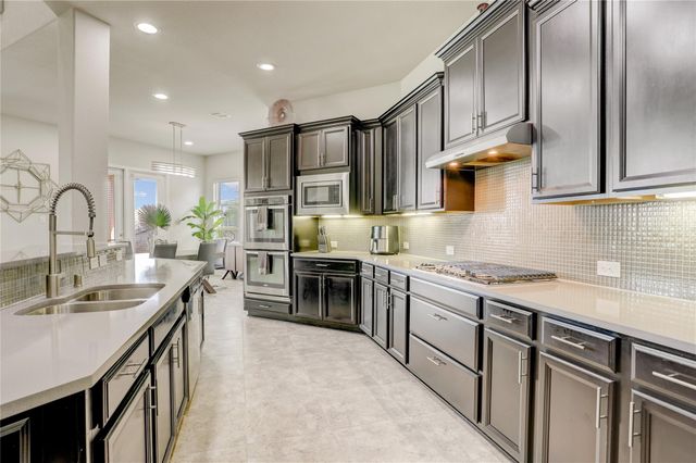 9613 Eden Ridge Lane, Pearland, TX 77584