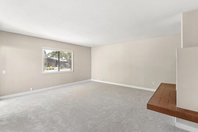 8813 Williamson Dr, Elk Grove, CA 95624