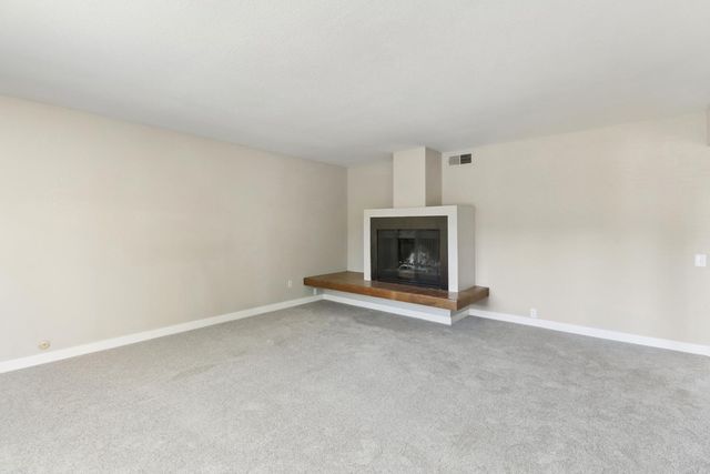 8813 Williamson Dr, Elk Grove, CA 95624