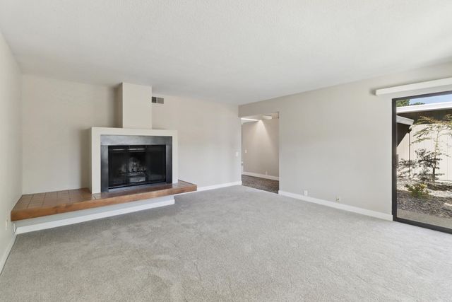 8813 Williamson Dr, Elk Grove, CA 95624