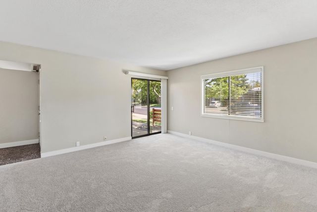 8813 Williamson Dr, Elk Grove, CA 95624