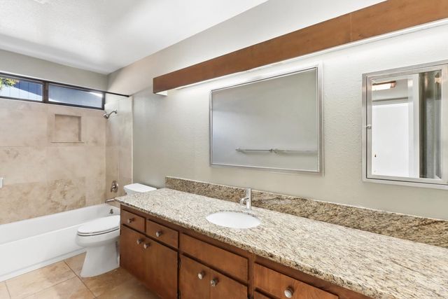 8813 Williamson Dr, Elk Grove, CA 95624