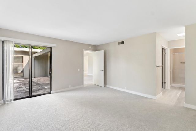 8813 Williamson Dr, Elk Grove, CA 95624