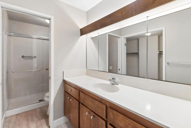 8813 Williamson Dr, Elk Grove, CA 95624