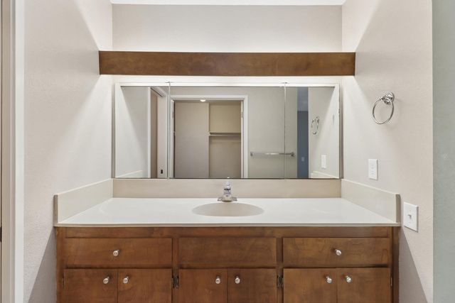 8813 Williamson Dr, Elk Grove, CA 95624