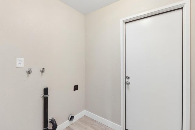 8813 Williamson Dr, Elk Grove, CA 95624