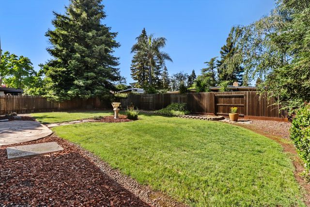 8813 Williamson Dr, Elk Grove, CA 95624