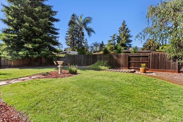 8813 Williamson Dr, Elk Grove, CA 95624
