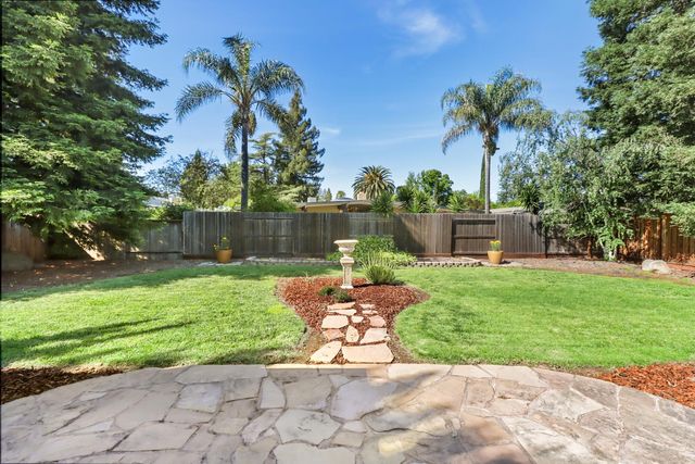 8813 Williamson Dr, Elk Grove, CA 95624