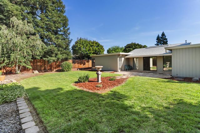 8813 Williamson Dr, Elk Grove, CA 95624