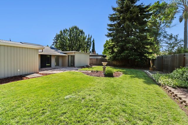 8813 Williamson Dr, Elk Grove, CA 95624