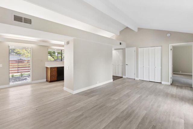 8813 Williamson Dr, Elk Grove, CA 95624