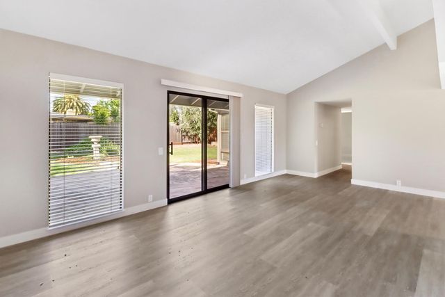 8813 Williamson Dr, Elk Grove, CA 95624