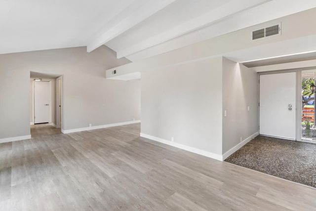 8813 Williamson Dr, Elk Grove, CA 95624