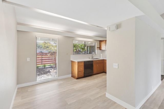 8813 Williamson Dr, Elk Grove, CA 95624