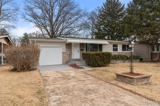 725 Hazelvalley Drive, Hazelwood, MO 63042