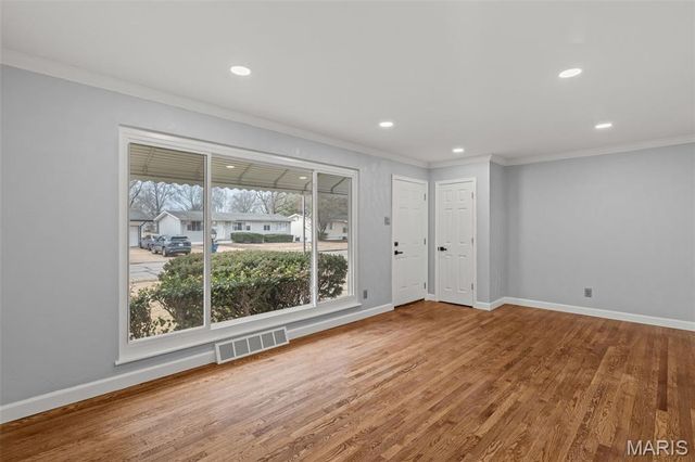 725 Hazelvalley Drive, Hazelwood, MO 63042