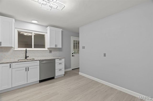 725 Hazelvalley Drive, Hazelwood, MO 63042