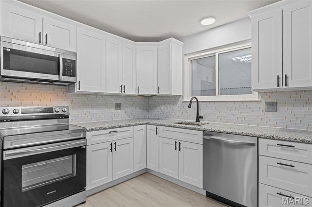 725 Hazelvalley Drive, Hazelwood, MO 63042