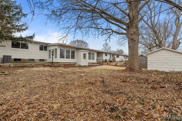 725 Hazelvalley Drive, Hazelwood, MO 63042