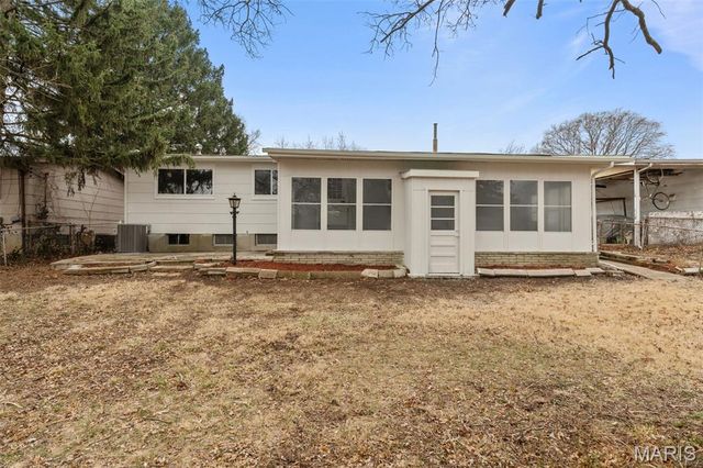 725 Hazelvalley Drive, Hazelwood, MO 63042