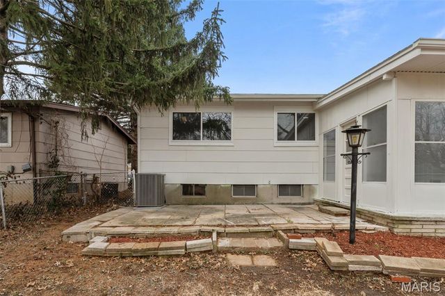 725 Hazelvalley Drive, Hazelwood, MO 63042