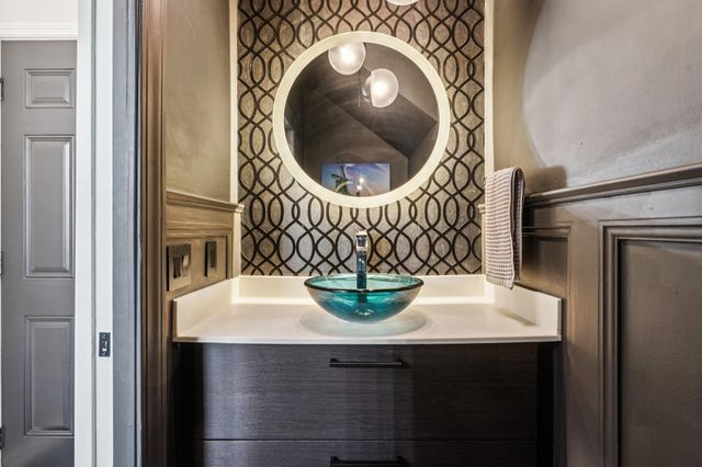 1006 Van White Memorial Boulevard, Minneapolis, MN 55411