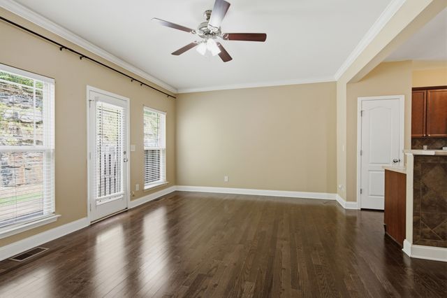 1066 Woodbury Falls Dr, Nashville, TN 37221