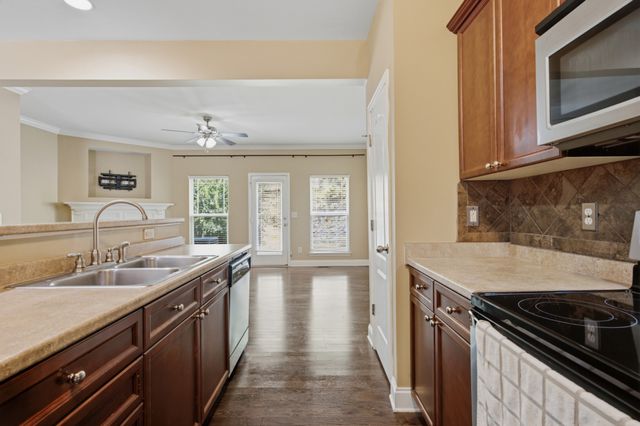 1066 Woodbury Falls Dr, Nashville, TN 37221