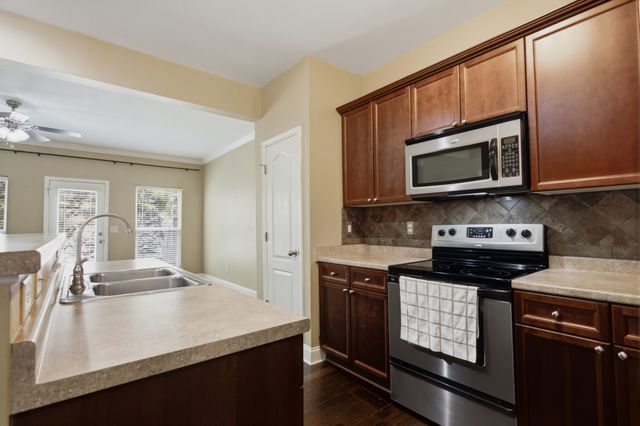 1066 Woodbury Falls Dr, Nashville, TN 37221