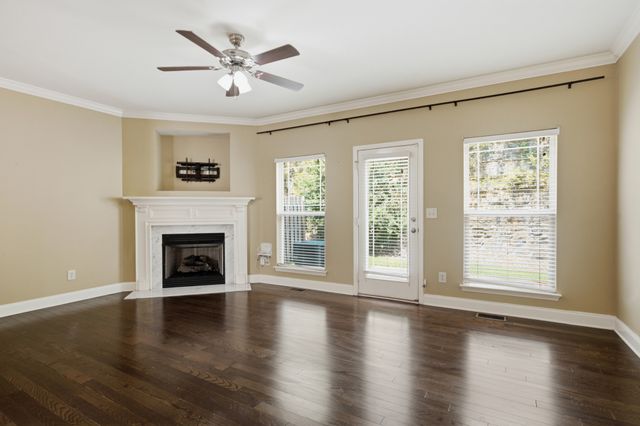 1066 Woodbury Falls Dr, Nashville, TN 37221