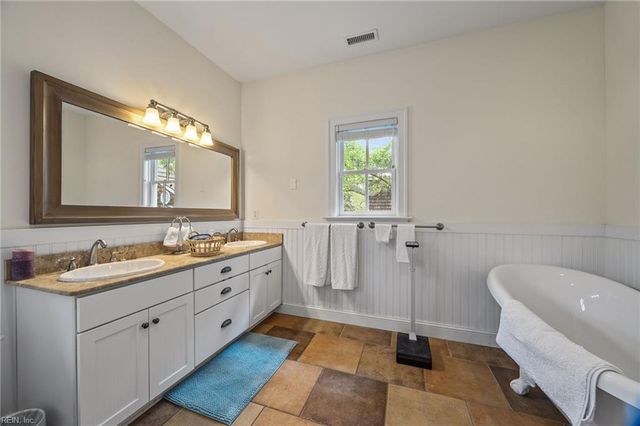 215 83rd ST B, Virginia Beach, VA 23451