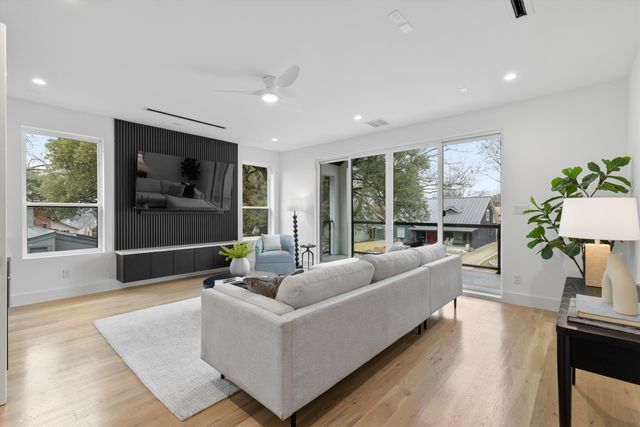 9428 Hobart Street, Dallas, TX 75218